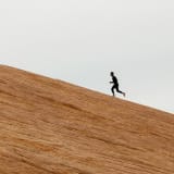 So bleibst du während Krisen proaktiv bei der Jobsuche